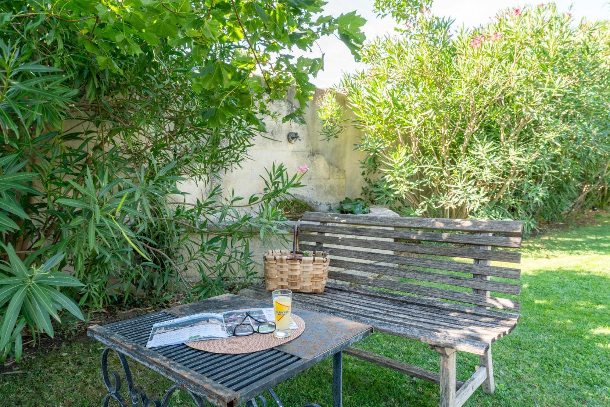 L'Ensemble Du Gite De Tante Berthe Camaret-sur-Aigues Esterno foto